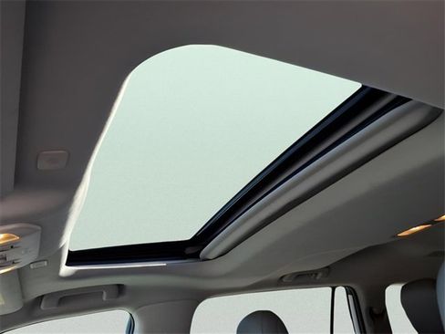 Used 2023 Toyota Highlander Limited image 14