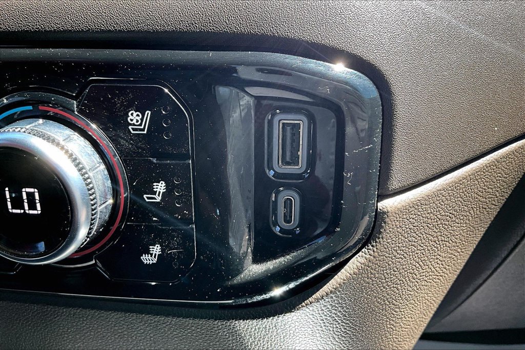 Used 2023 GMC Sierra 1500 SLT AWD/4WD image 17