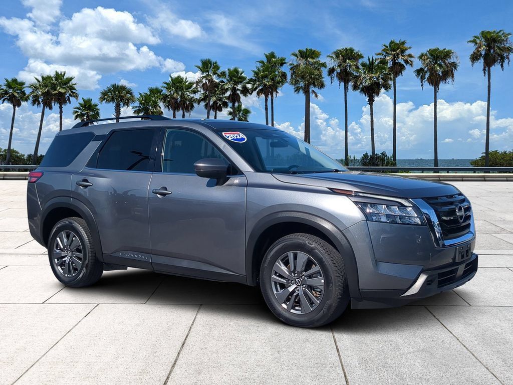 Used 2024 Nissan Pathfinder SV AWD/4WD image 2