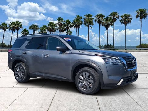 Used 2024 Nissan Pathfinder SV AWD/4WD image 2