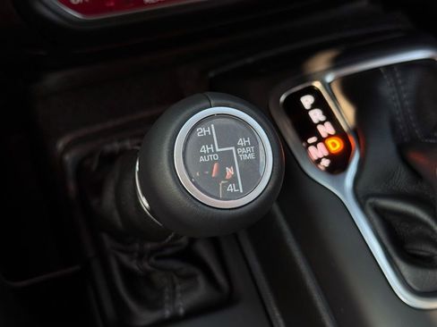 Used 2024 Jeep Wrangler Unlimited Rubicon image 35