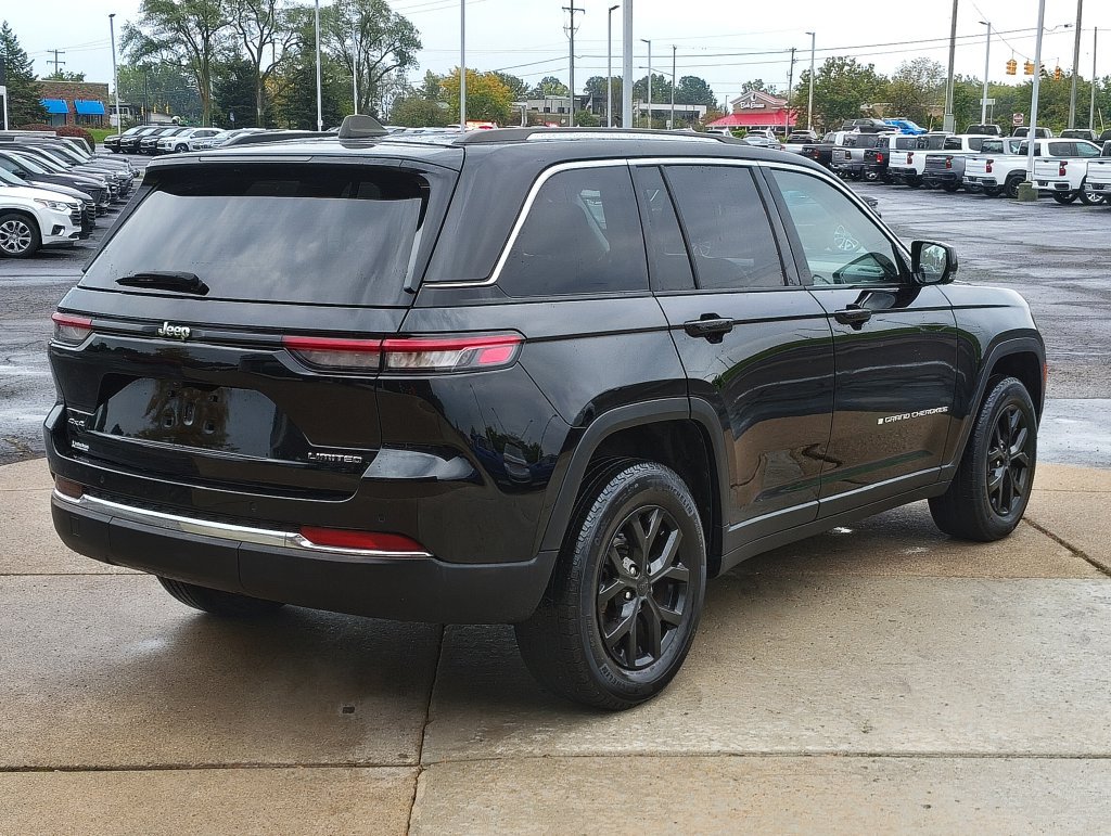 Used 2023 Jeep Grand Cherokee Limited AWD/4WD image 28