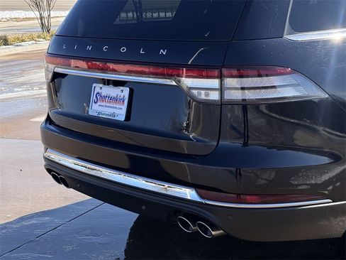 Used 2022 Lincoln Aviator Reserve image 6