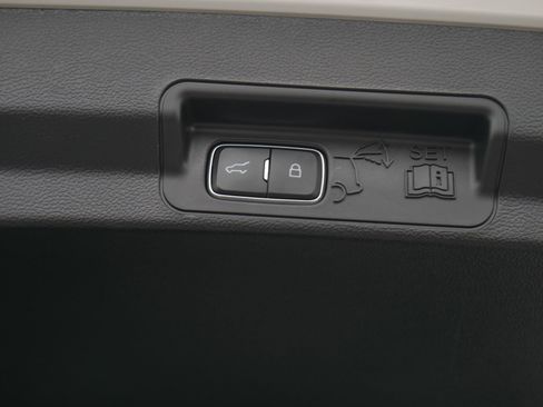 Used 2022 Ford Explorer XLT w/ Equipment Group 202A image 21