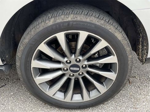 Used 2019 Lincoln Navigator Select image 8