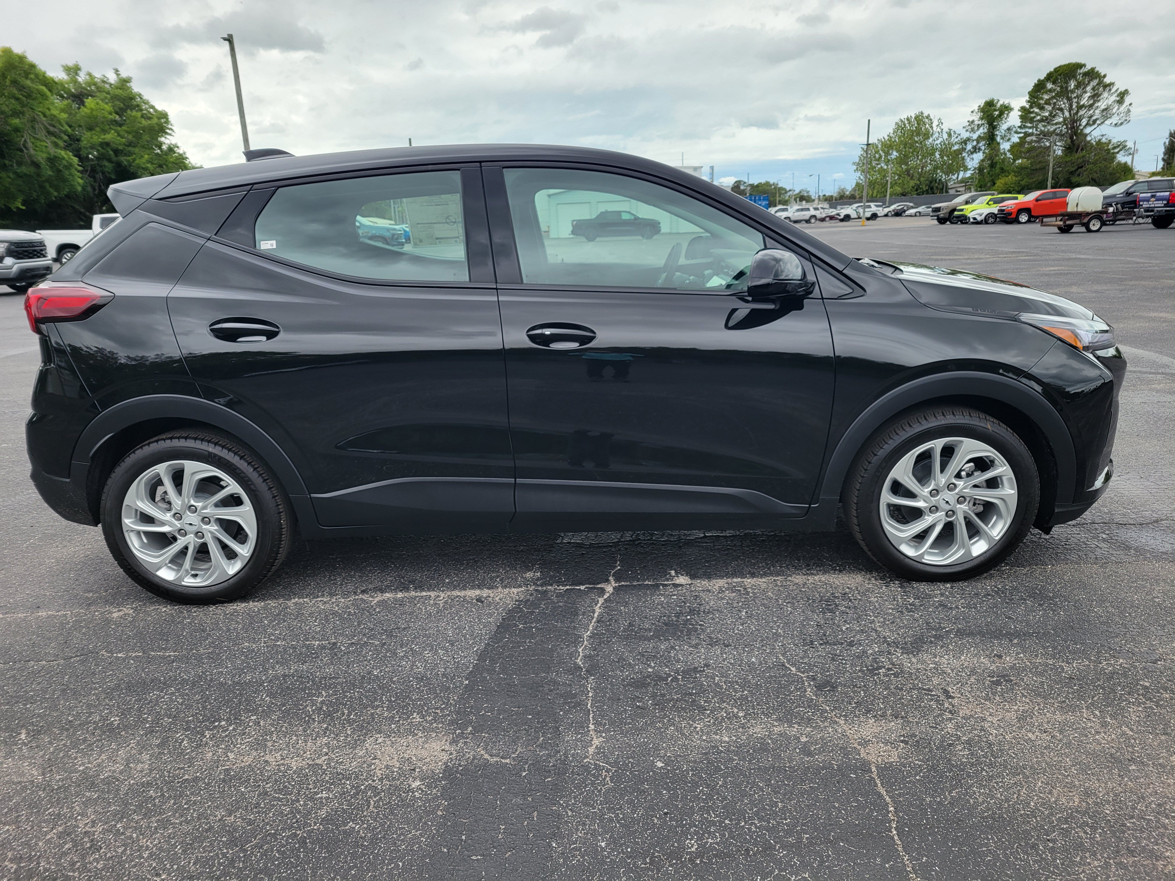 New 2027 Chevrolet Bolt LT w/ Comfort Package FWD image 4