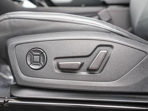 Used 2022 Audi Q3 2.0T Premium Plus w/ Premium Plus Package AWD/4WD image 22