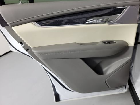 Used 2024 Cadillac XT6 Premium Luxury w/ Technology Package FWD image 13