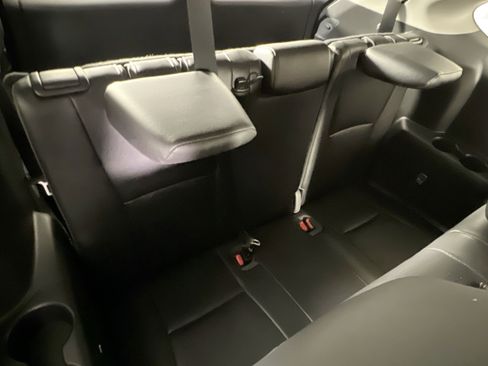 Used 2022 Toyota Highlander XLE image 26