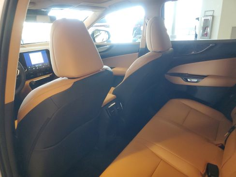 Used 2025 Lexus NX 250 FWD w/ Towing Package (2000 Lbs) image 17