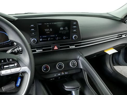 New 2026 Hyundai Elantra SE image 31