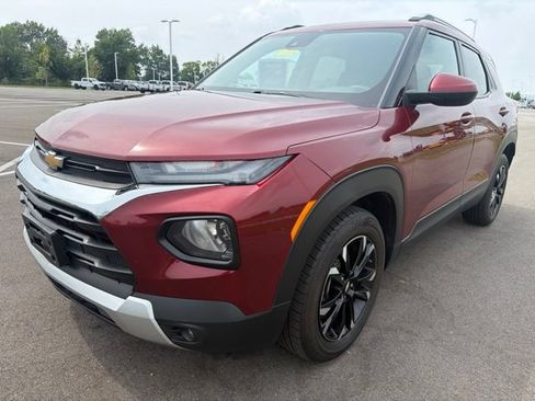 Used 2023 Chevrolet TrailBlazer LT FWD image 2