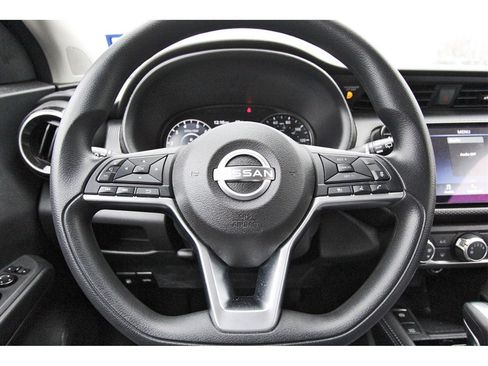 Used 2023 Nissan Kicks SV image 9