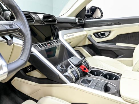 Used 2020 Lamborghini Urus AWD/4WD image 13