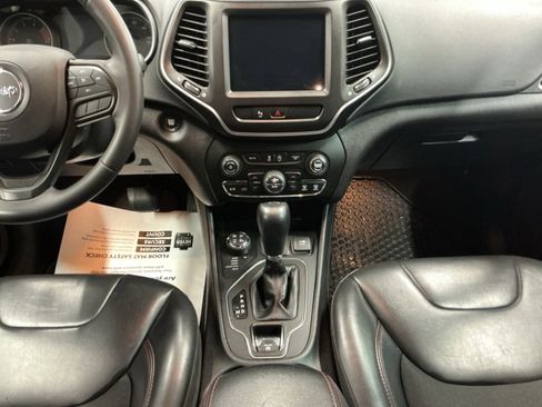 Used 2020 Jeep Cherokee Trailhawk AWD/4WD image 11