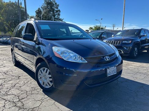 Used 2007 Toyota Sienna LE w/ LE Pkg 1 FWD image 1