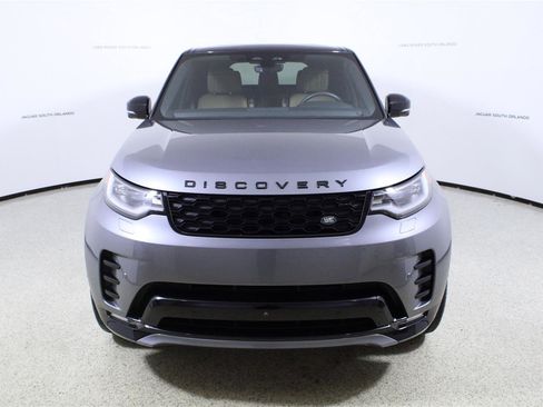 Used 2025 Land Rover Discovery Dynamic SE AWD/4WD image 2