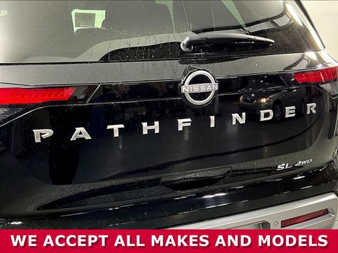 Used 2025 Nissan Pathfinder SL AWD/4WD image 23