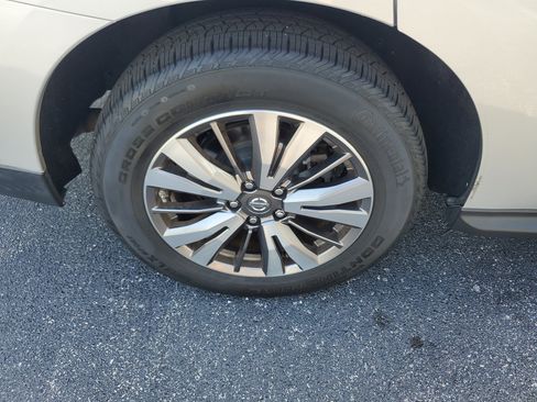 Used 2019 Nissan Pathfinder SL image 2