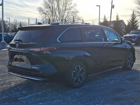 New 2026 Toyota Sienna Platinum image 6