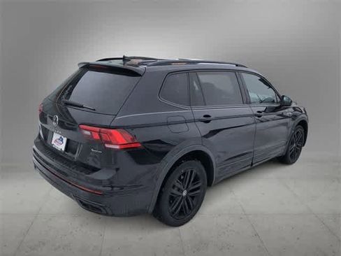 Used 2022 Volkswagen Tiguan SE R-Line image 6