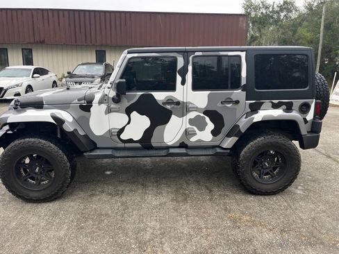 Used 2015 Jeep Wrangler Unlimited Sahara w/ Max Tow Package AWD/4WD image 10