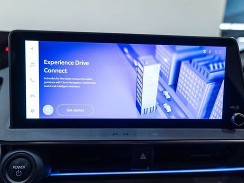 Used 2025 Toyota Prius XLE FWD image 28