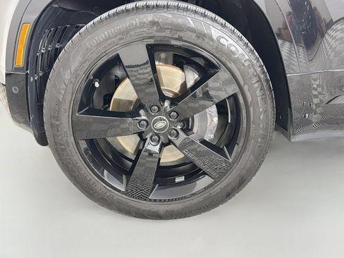 Certified 2025 Land Rover Defender 110 X-Dynamic SE AWD/4WD image 34