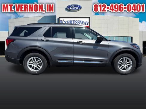 Used 2025 Ford Explorer Active AWD/4WD image 4