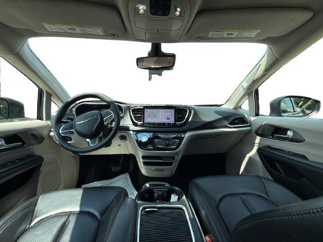 Used 2023 Chrysler Pacifica Touring-L FWD image 21