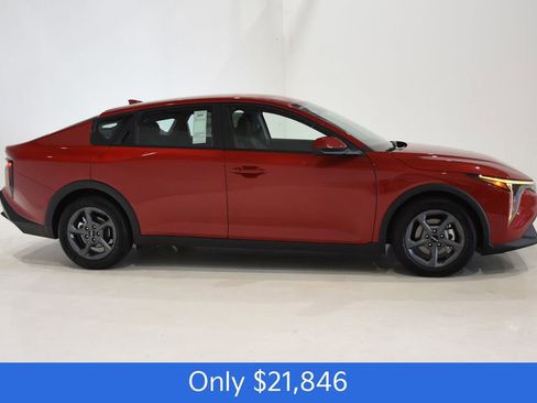 New 2025 Kia K4 LXS image 3