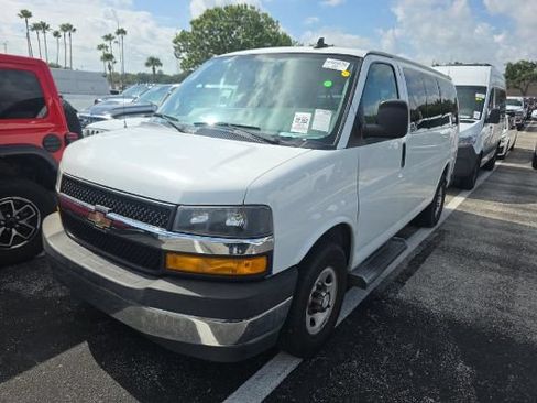 Used 2018 Chevrolet Express 3500 LT w/ LT Preferred Equipment Group RWD image 4