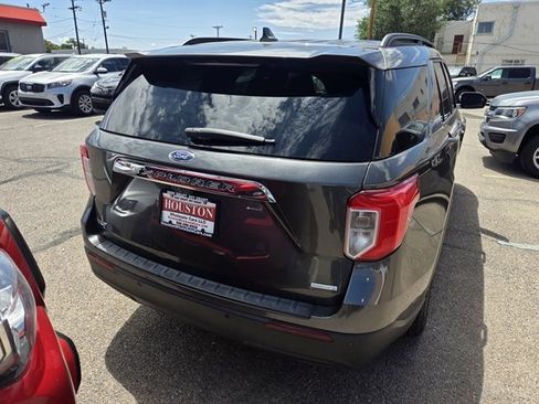 Used 2020 Ford Explorer XLT RWD image 2