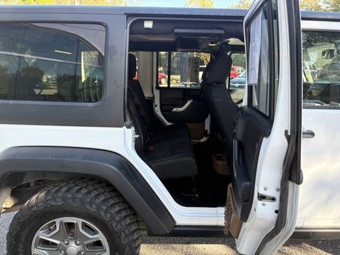 Used 2016 Jeep Wrangler Unlimited Rubicon w/ Connectivity Group image 26