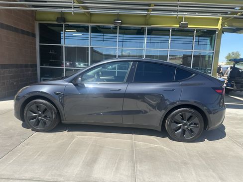 Used 2025 Tesla Model Y Long Range RWD image 6