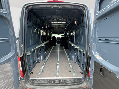 Used 2021 Mercedes-Benz Sprinter 2500 image 21