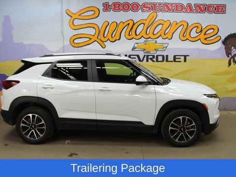 Used 2025 Chevrolet TrailBlazer LT FWD image 1