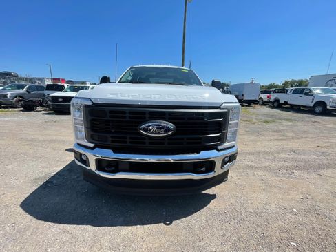 New 2025 Ford F250 XL w/ F-250 >10K GVWR Package RWD image 2
