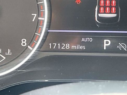 Used 2025 Nissan Pathfinder SV image 23