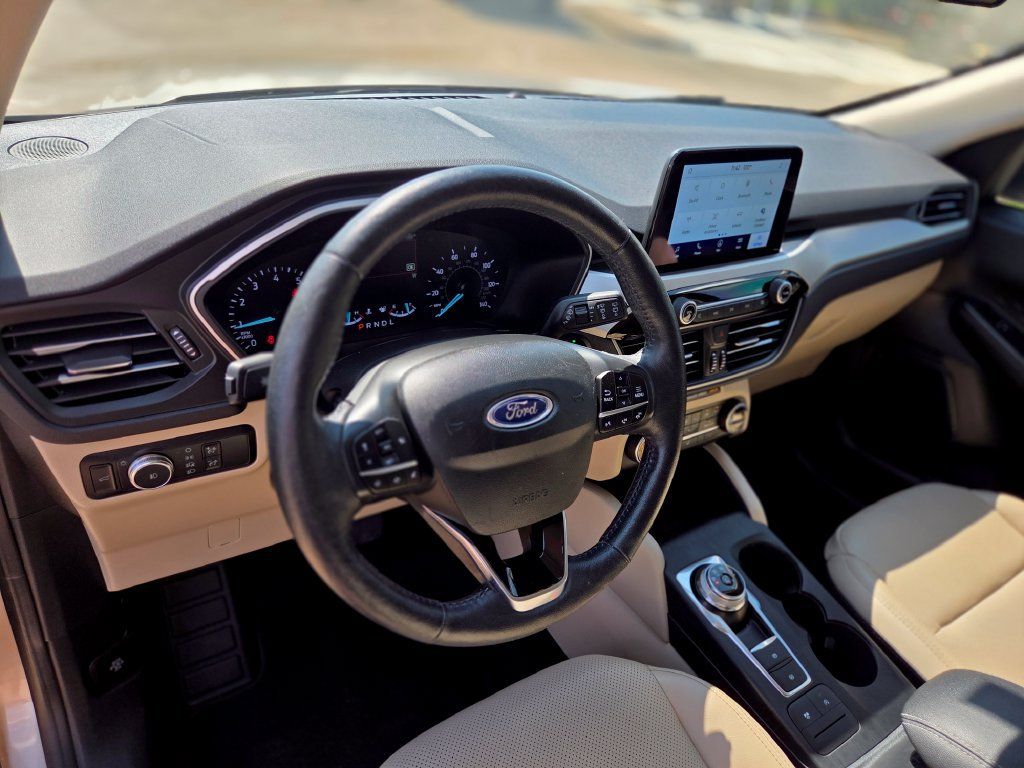 Certified 2020 Ford Escape SEL FWD image 16
