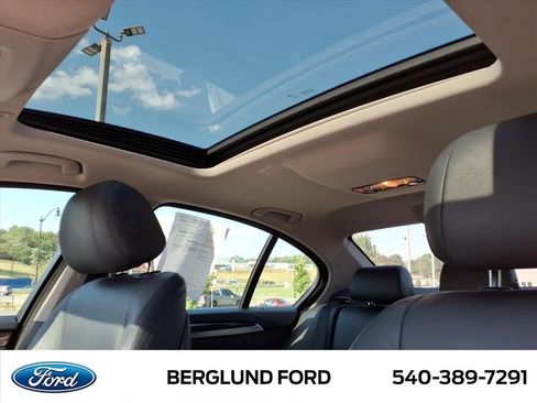 Used 2016 BMW 528i xDrive Sedan AWD/4WD image 13