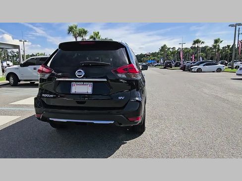 Used 2017 Nissan Rogue SV w/ SV Premium Package FWD image 32