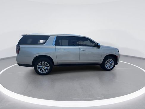 Used 2023 Chevrolet Suburban Premier RWD image 9