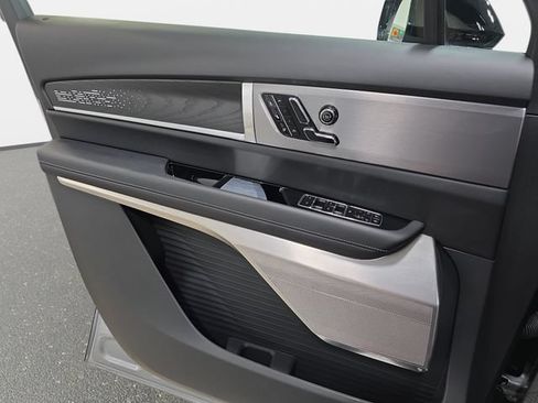 Used 2026 Cadillac Vistiq Platinum w/ LPO, Floor Liner Package AWD/4WD image 27