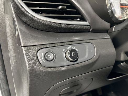 Used 2022 Buick Encore Preferred image 22