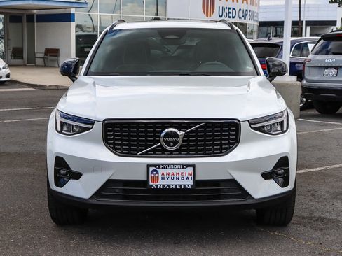 Used 2023 Volvo XC40 B5 Ultimate AWD/4WD image 2