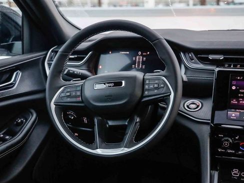 New 2025 Jeep Grand Cherokee Altitude image 16