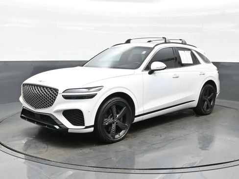 Certified 2023 Genesis GV70 2.5T w/ Sport Prestige Package image 2