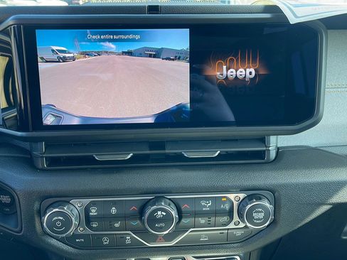 New 2026 Jeep Gladiator Sport AWD/4WD image 18