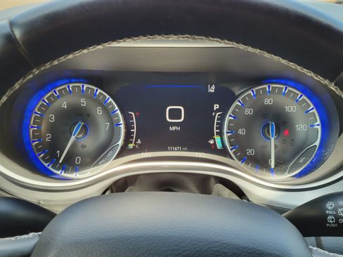 Used 2018 Chrysler Pacifica Touring-L Plus w/ Advanced Safetytec Group FWD image 14